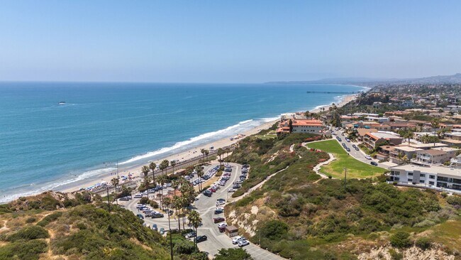 Building Photo - Live in Luxury: Spacious Sanctuary - Oceanfront Condo View Home with Mesmerizing Pacific Views