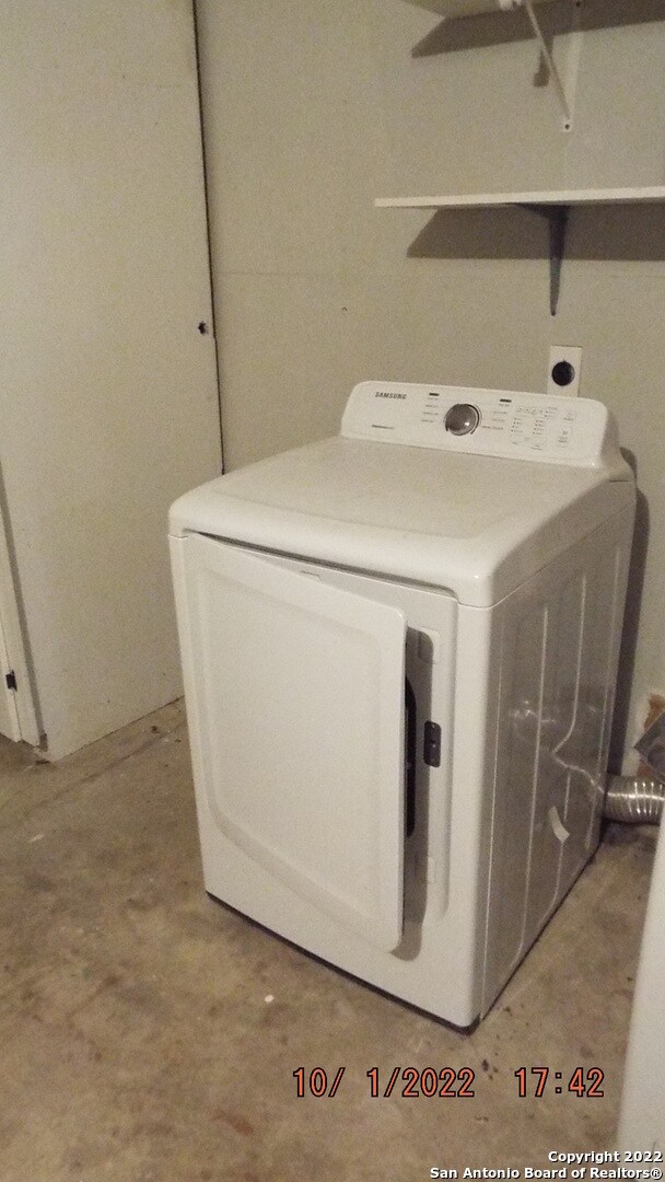 Building Photo - 8032 Laurel Bend