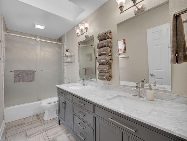Building Photo - Gorgeous Furnished Country Club Rental