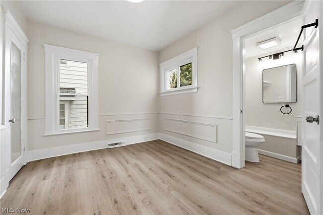 Building Photo - 22955 Fairmount Blvd