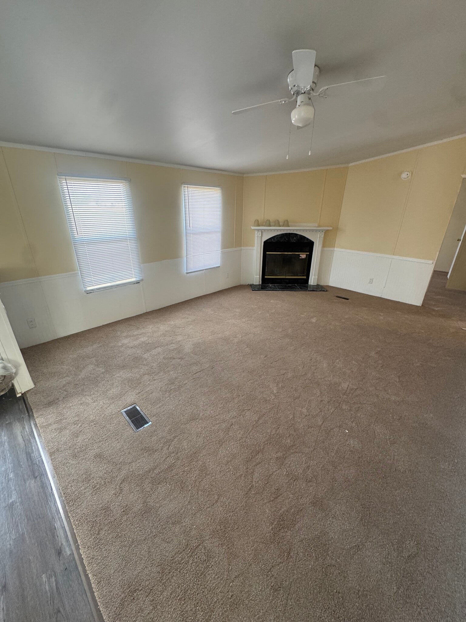 Building Photo - 107 Sweetwater Dr