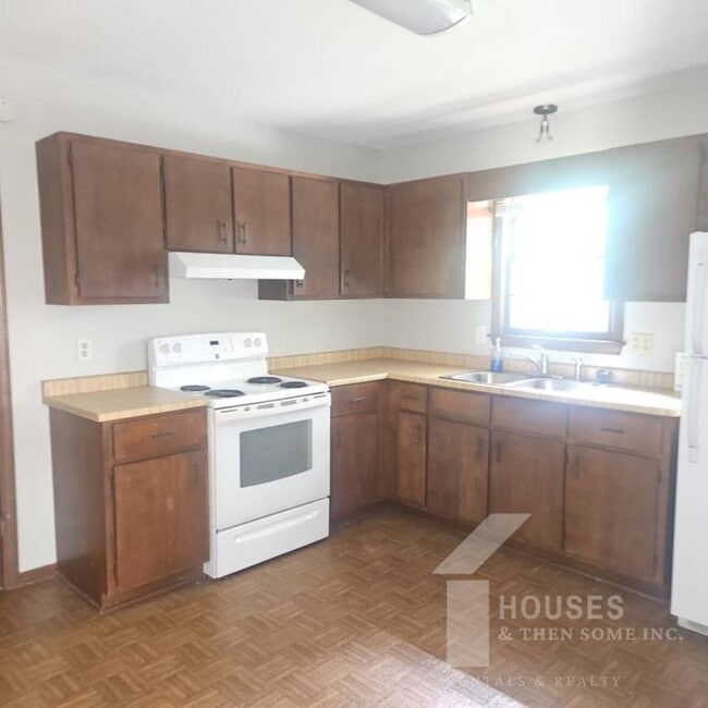 Building Photo - 130 Ashdown Dr