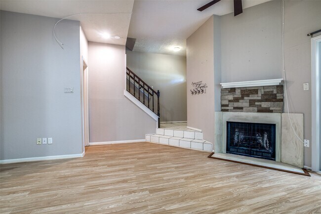 Building Photo - 800 Country Pl Dr