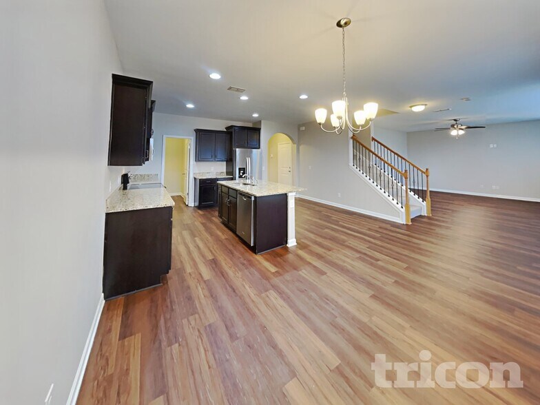 Building Photo - 703 Bench Ln