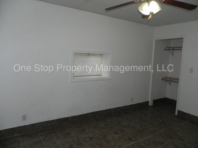 Building Photo - 2304 Englewood Ct
