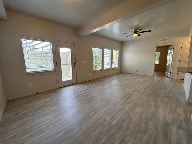 Building Photo - 4817 Continental Ln