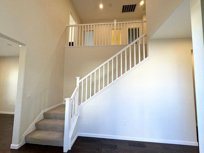 Building Photo - Perfect Shape Single Family Home in Dublin Hills