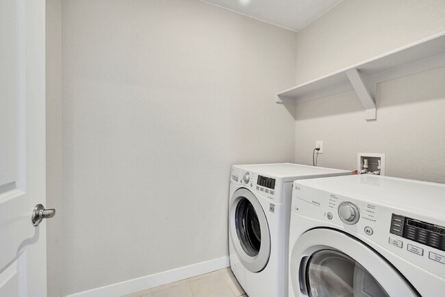 Building Photo - $3,340.95 - 5 Bed, 3 Bath Home in Thornton with Cozy Fireplace and Fenced-in Yard