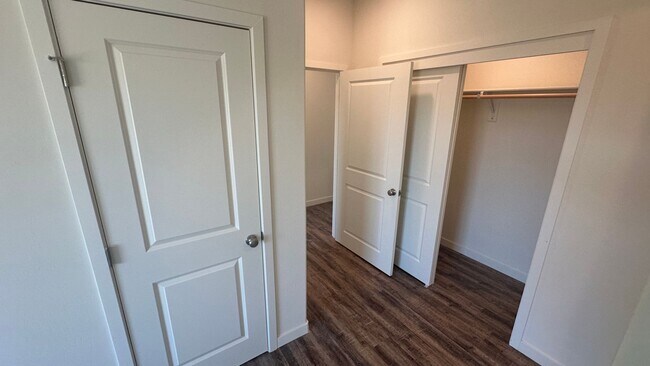 Building Photo - Coyote Run Duplexes 9004