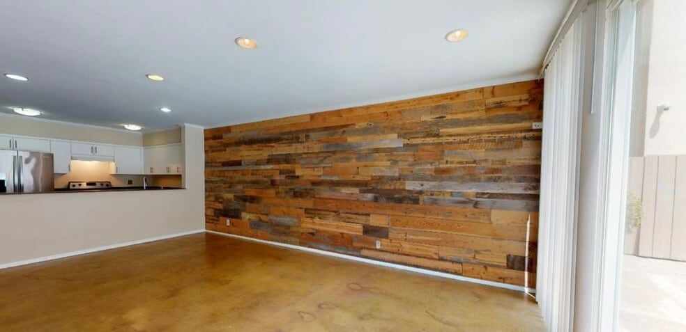 Living room - 1025 N Kings Rd