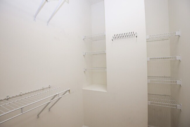 Building Photo - 380 Sullivan Dr