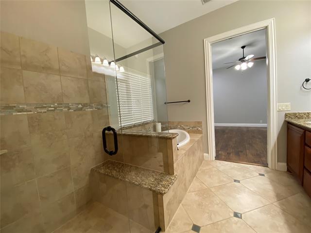 Building Photo - 2425 Lynbridge Dr