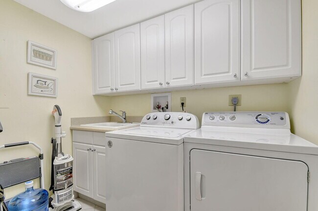 Building Photo - 5080 N Ocean Dr