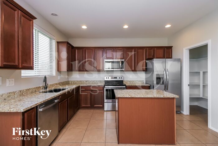 Building Photo - 31229 N Cavalier Dr