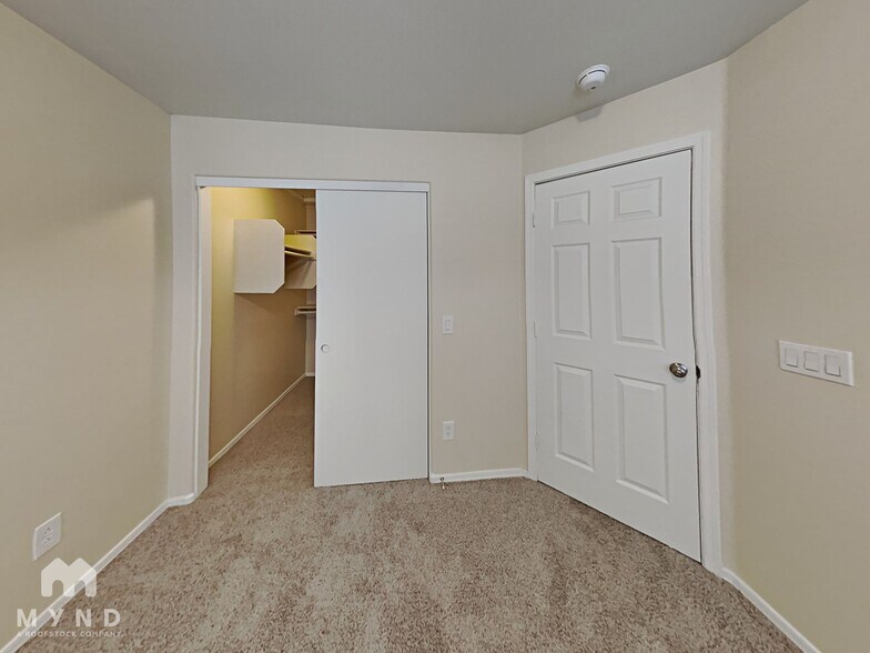Building Photo - 8520 W Palm Ln