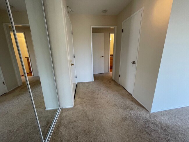 Building Photo - TOP FLOOR 1BD/1BATH Condo Available For Rent at the Watergate Community in Emeryville!!!!