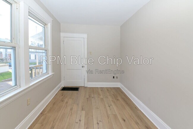 Building Photo - 5214 Warren Ave