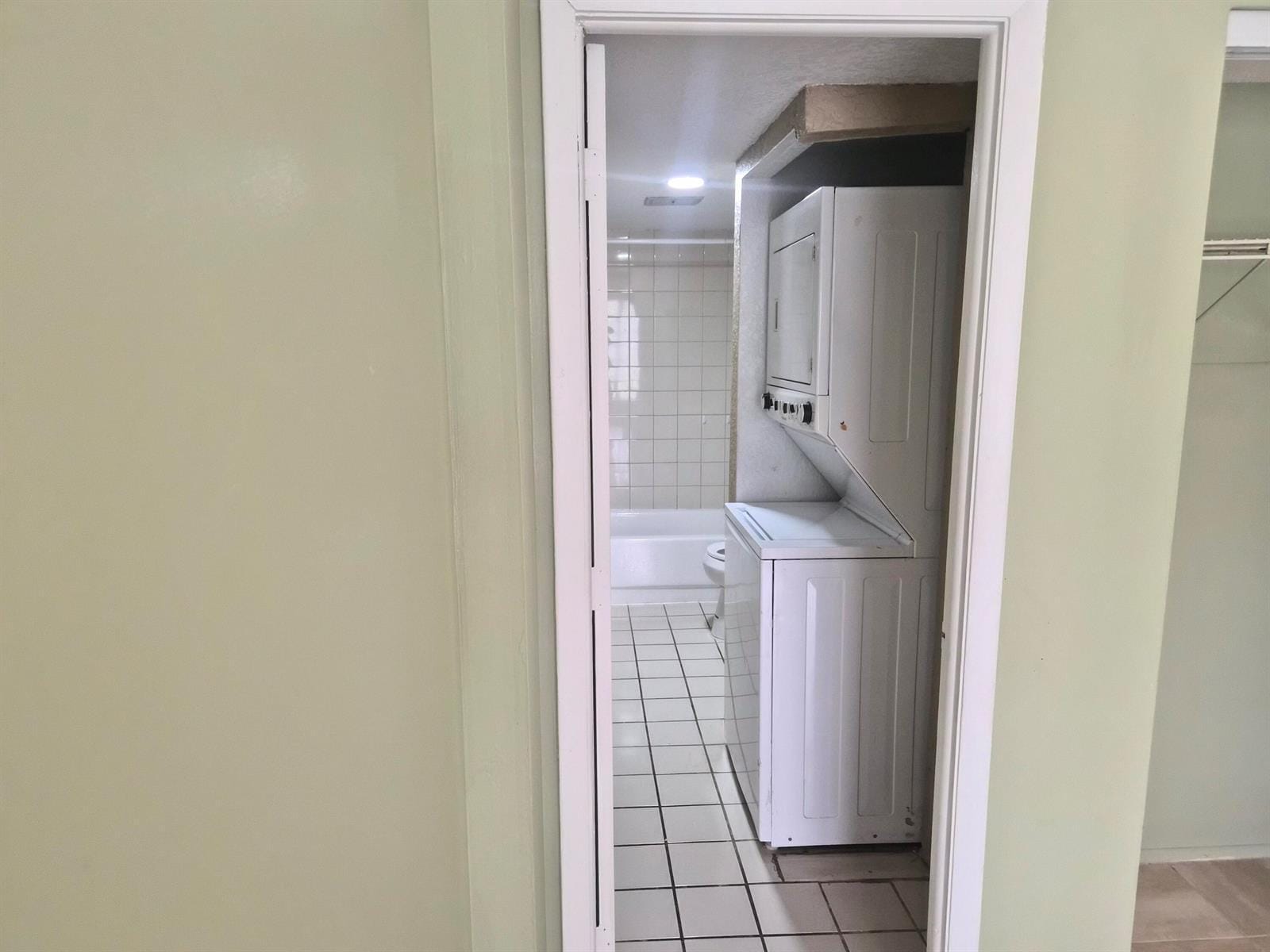 Building Photo - 4166 Inverrary Dr