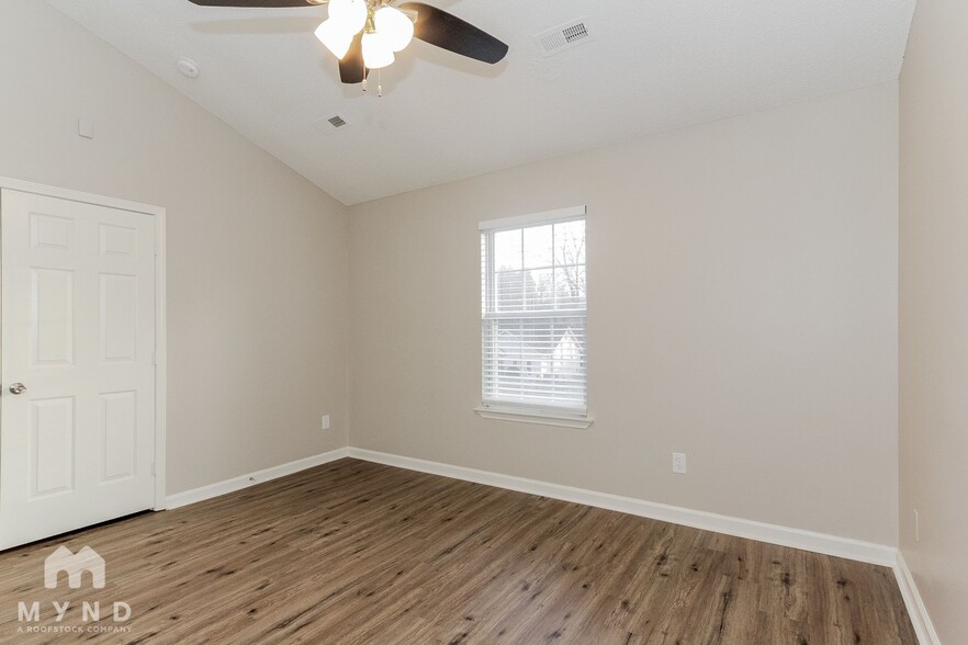 Building Photo - 5729 Glenhill Ct