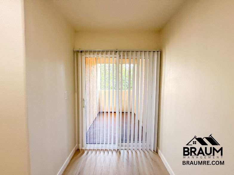 Building Photo - 7323 Winnetka Ave