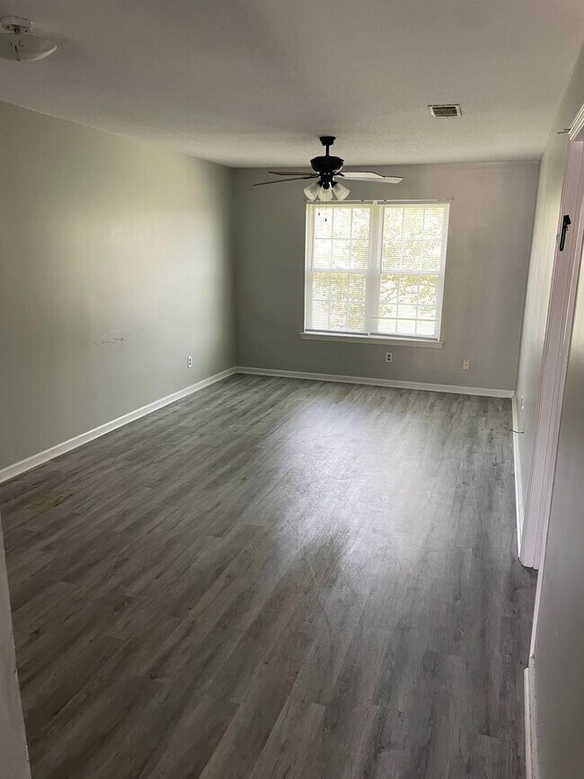 Building Photo - 222 Lanier Dr