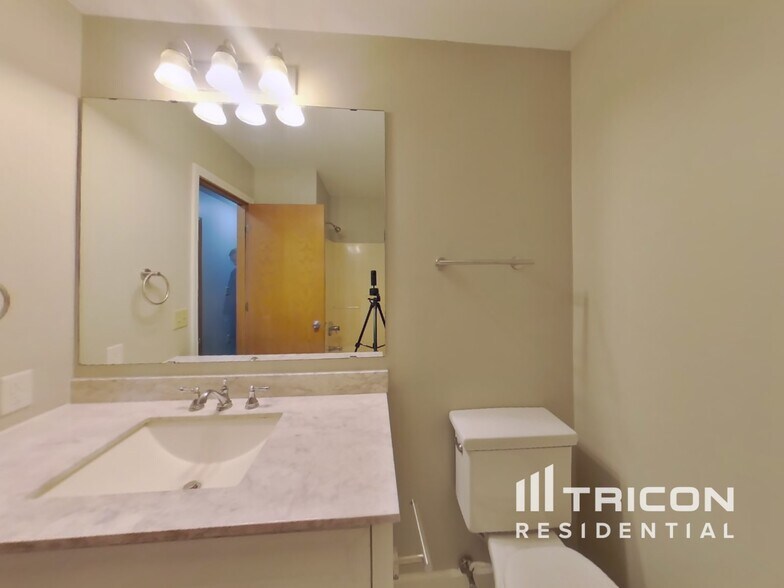 Building Photo - 13537 Dellwood Ct