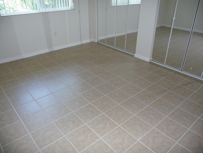 Building Photo - 8240 SW 25th Ct