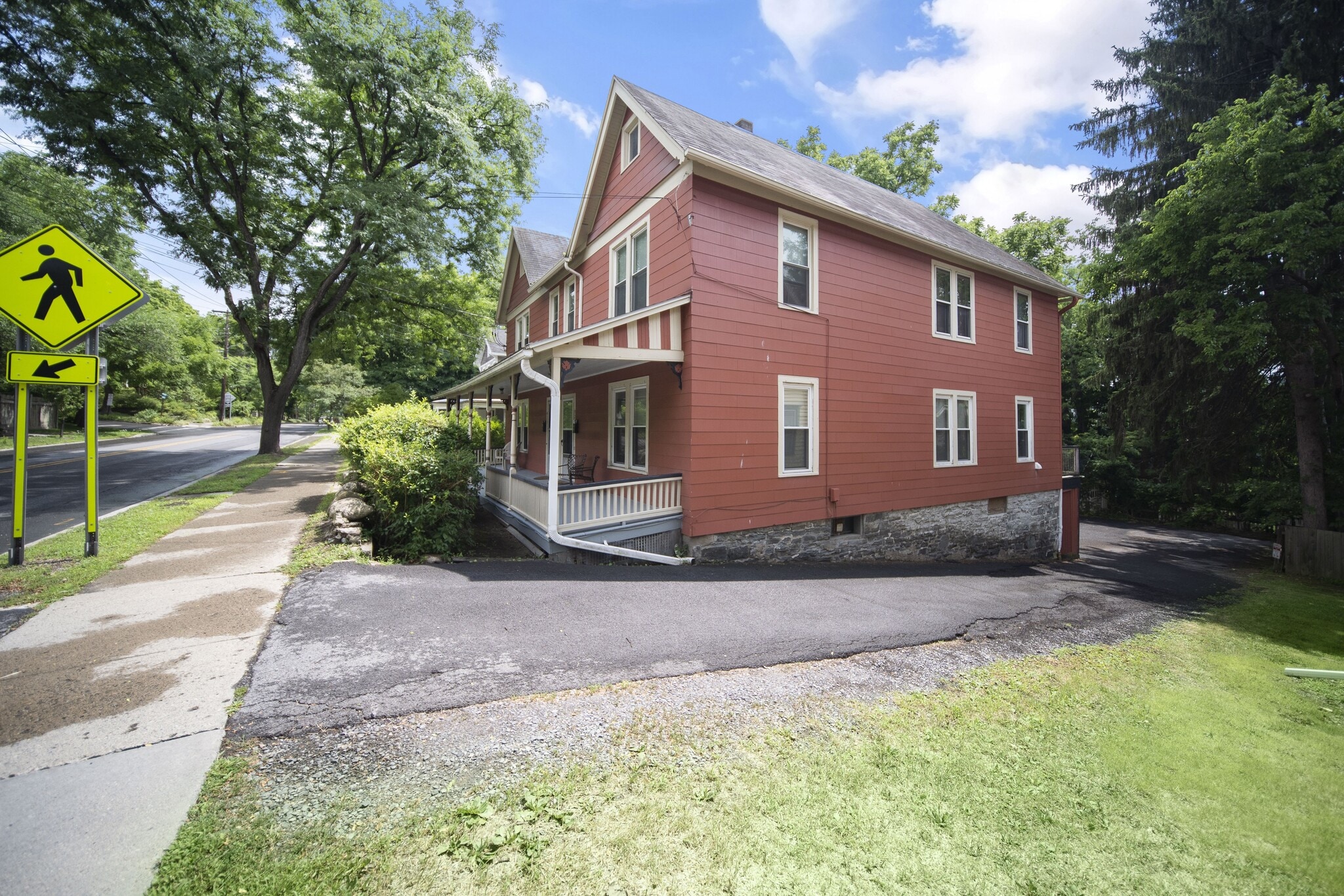 Building Photo - 921 E State St