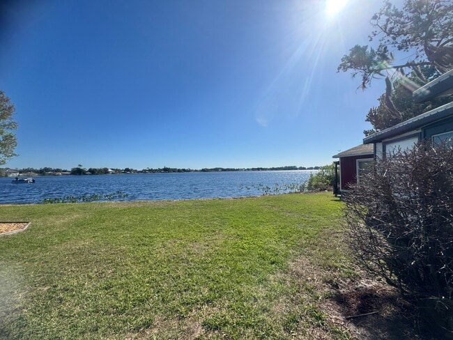 Building Photo - 734 Memorial Dr