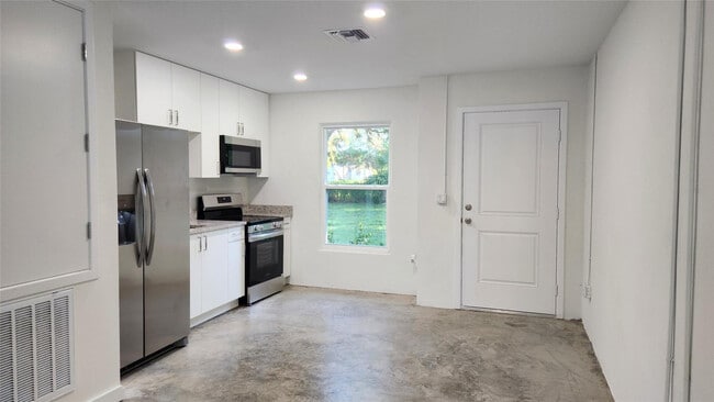 Building Photo - 2703 Ave G