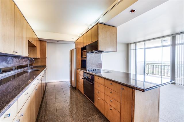 Building Photo - 6211 W Northwest Hwy