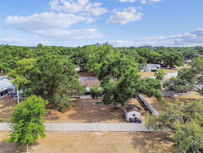 Building Photo - 1102 Shadowbrook Dr N