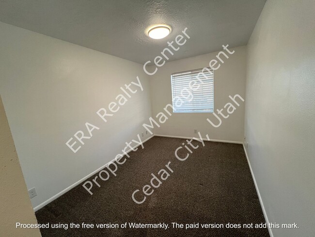 Building Photo - Move-In Bonus!  3 Bedroom - 2 bath Condo in Cedar Cove