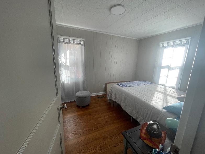 Building Photo - 1901 Cherry St