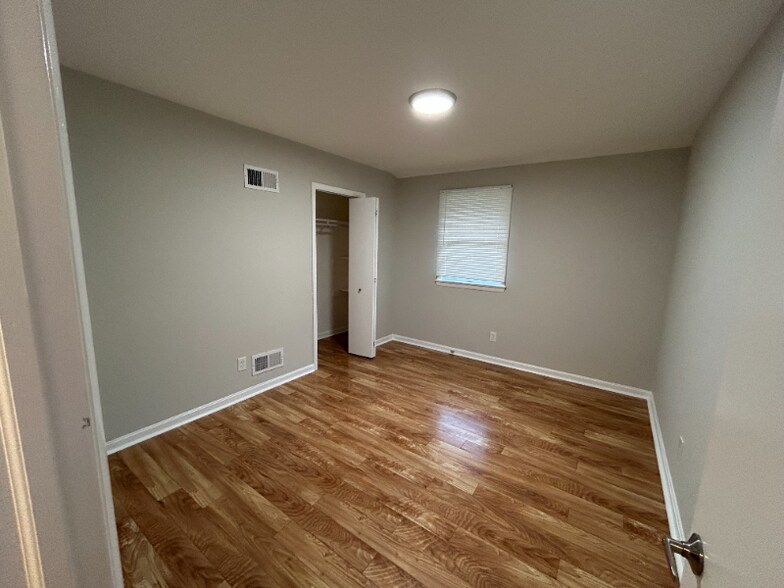 Building Photo - 5520 Halwis St