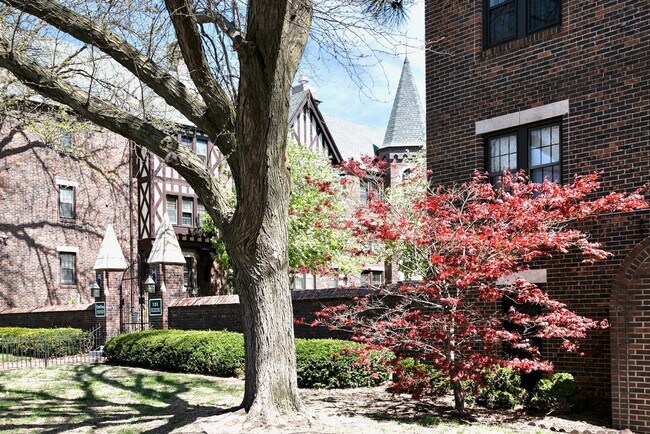 Building Photo - Spacious Two Bedroom Condo in Blackstone!