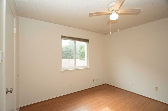 Building Photo - 1402 Green Terrace Dr