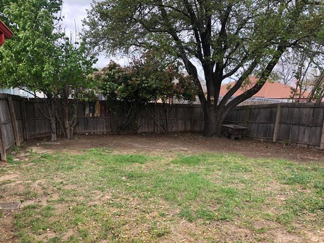 Building Photo - 2021 Meadowbrook Dr