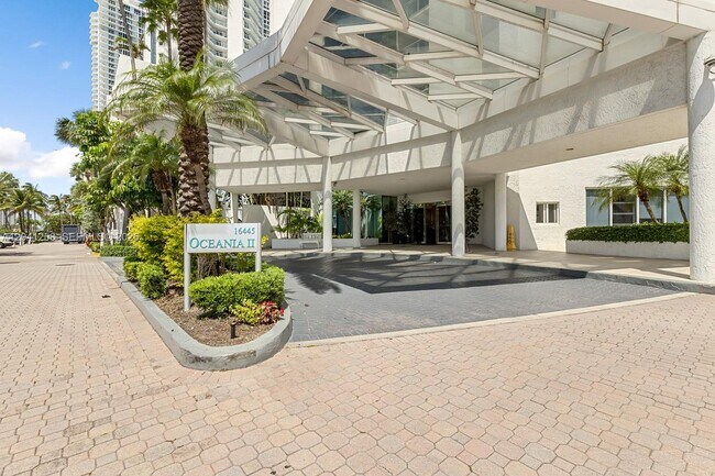 Building Photo - 16445 Collins Ave