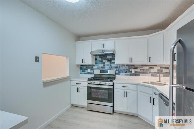 Building Photo - 64 Taylor Dr