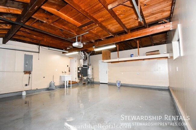 Building Photo - 11109 SE 52nd Ave