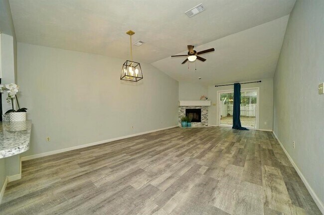 Building Photo - 3421 N Carnation Ct