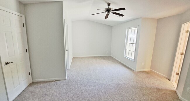 Building Photo - 3 Bed / 2 Full and 2 Half Bath Single Family Townhome