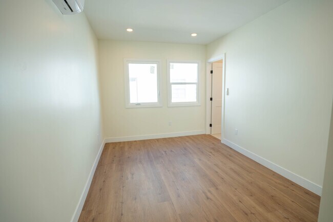 Building Photo - 1036 Westmoreland Ave