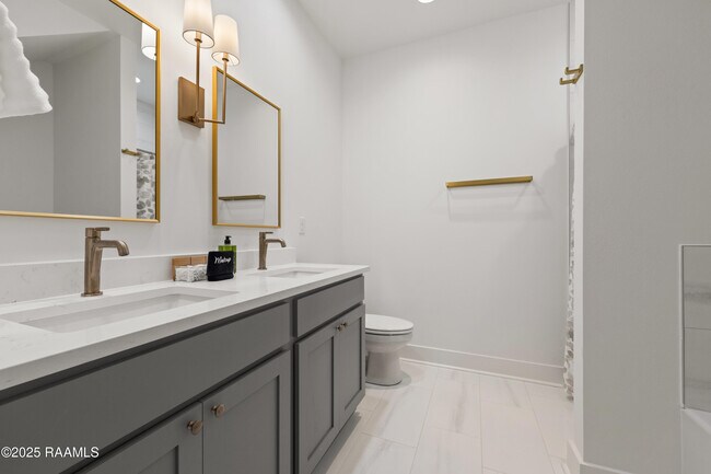 Building Photo - 204 Steiner Oaks