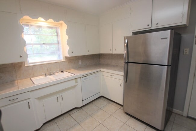Building Photo - Coming Soon: Beautiful 3 Bedroom, 2 Bathro...
