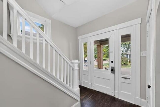 Building Photo - 3819 St Martins Pl