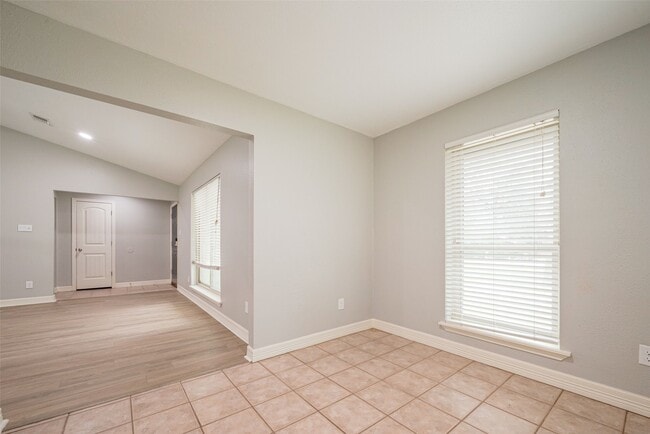 Building Photo - 10190 Dogwood Lp