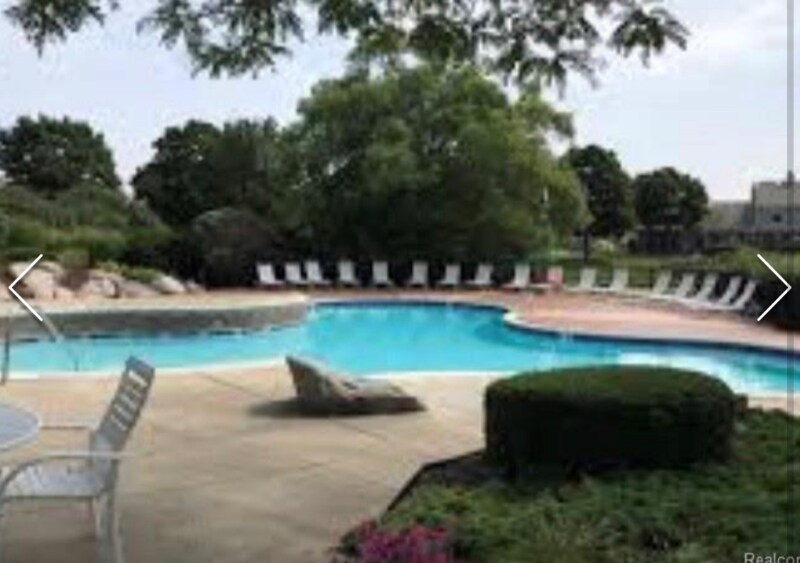 Building Photo - 22098 Edgewater