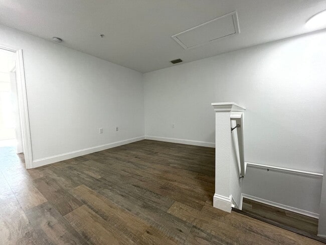Building Photo - ANNUAL RENTAL - VISTAS AT HERITAGE BAY - 2 BED + DEN/ 2.5 BATH TOWNHOUSE